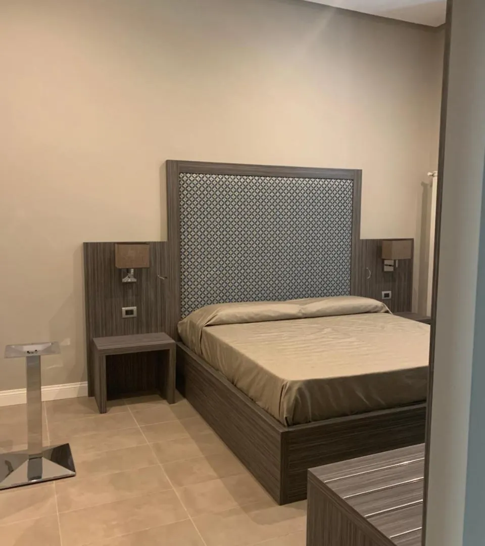 **  Hotel Ausonia Napoli Italia
