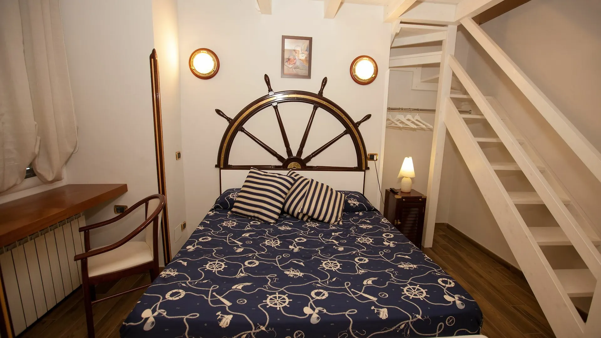 **  Hotel Ausonia Napoli Italien