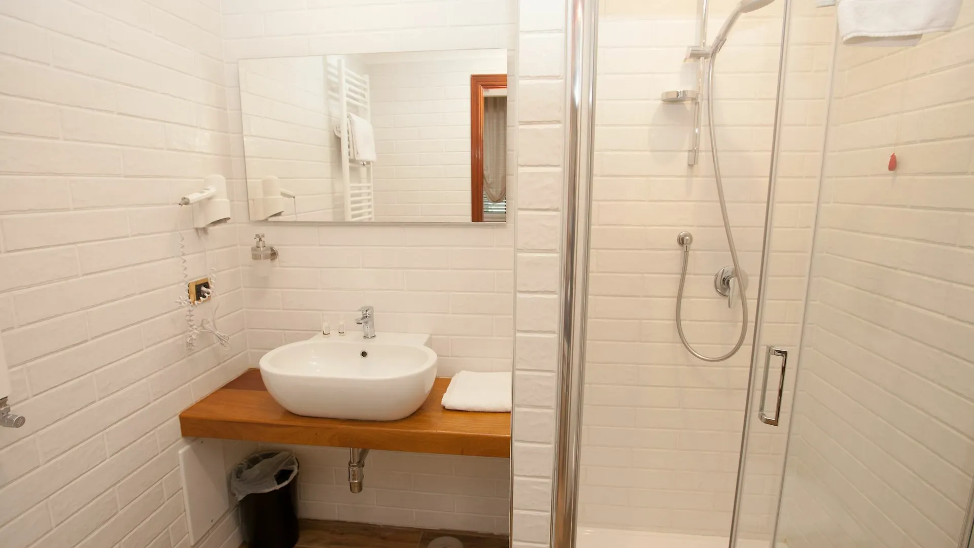 **  Hotel Ausonia Napoli Italien