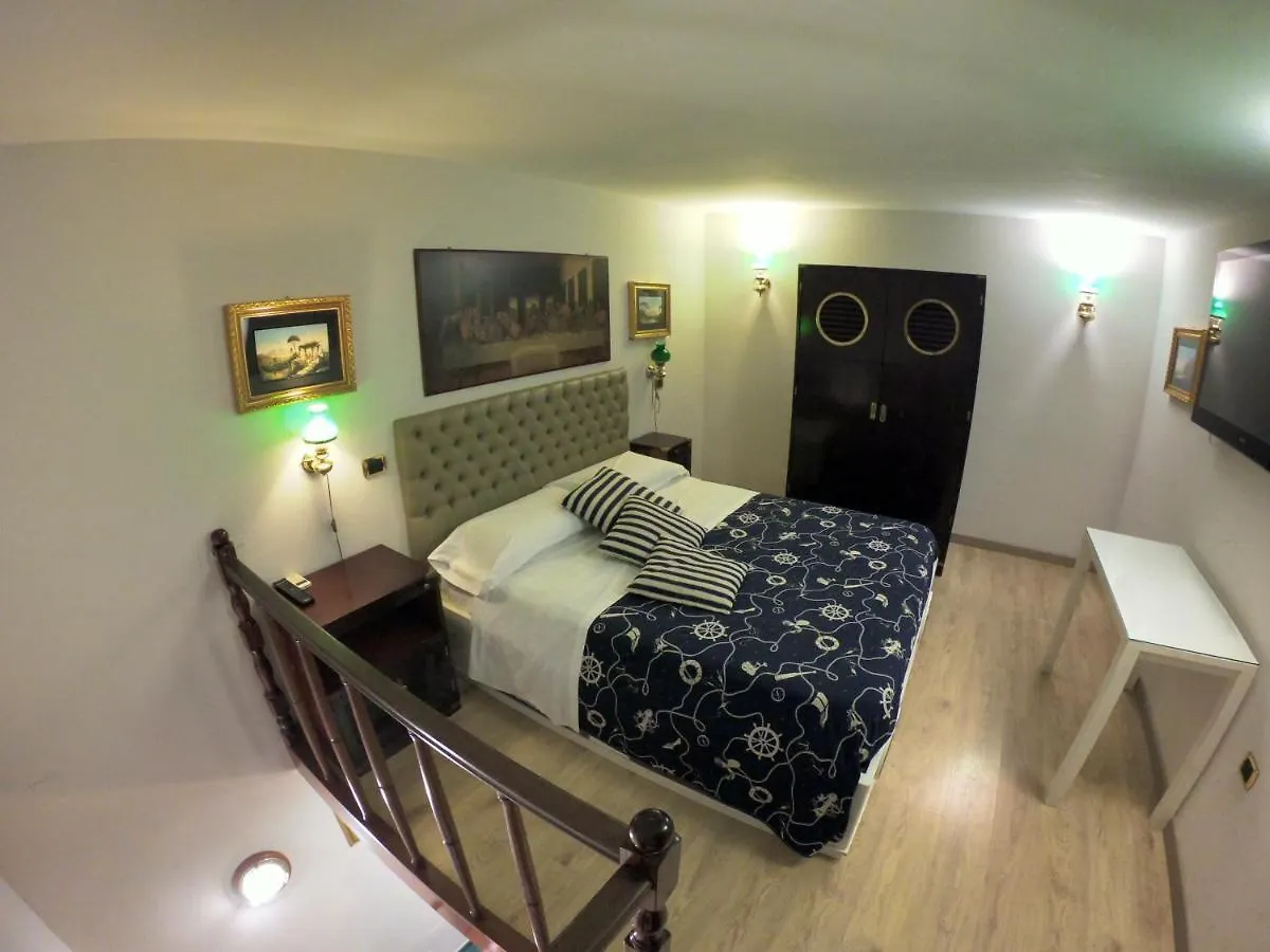 **  Hotel Ausonia Napoli Italien