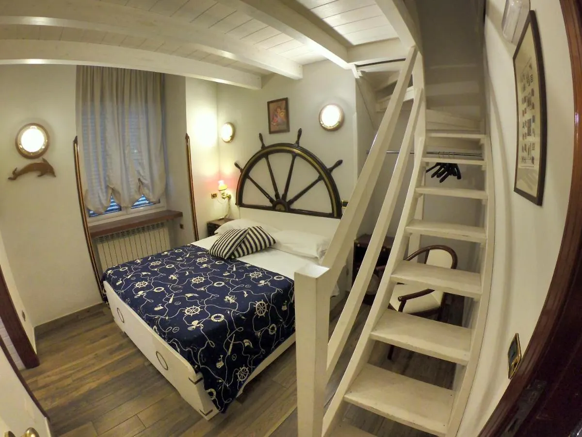 Hotel Ausonia Napoli 2*,  Italia